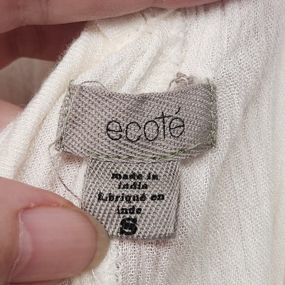 NWT Ecote Urban Outfitters Cream Crinkle Embroidered Flowy Tank Top Women's S - Picture 2 of 8